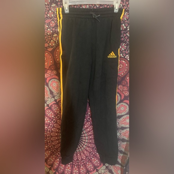 Adidas Men’s Jogger pants w/ Yellow Stripes & Black T-shirt Bundle - Picture 2 of 10